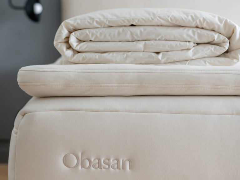 Obasan Summer Lightweight Wool Comforter image