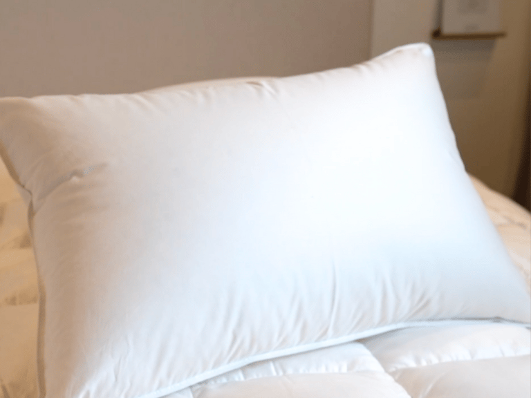 https://www.thecleanbedroom.com/cdn-cgi/image/width=768,height=576,fit=scale-down,quality=80,format=auto,onerror=redirect,metadata=none/wp-content/uploads/2021/03/Madison-Pillow-1-768x576.png